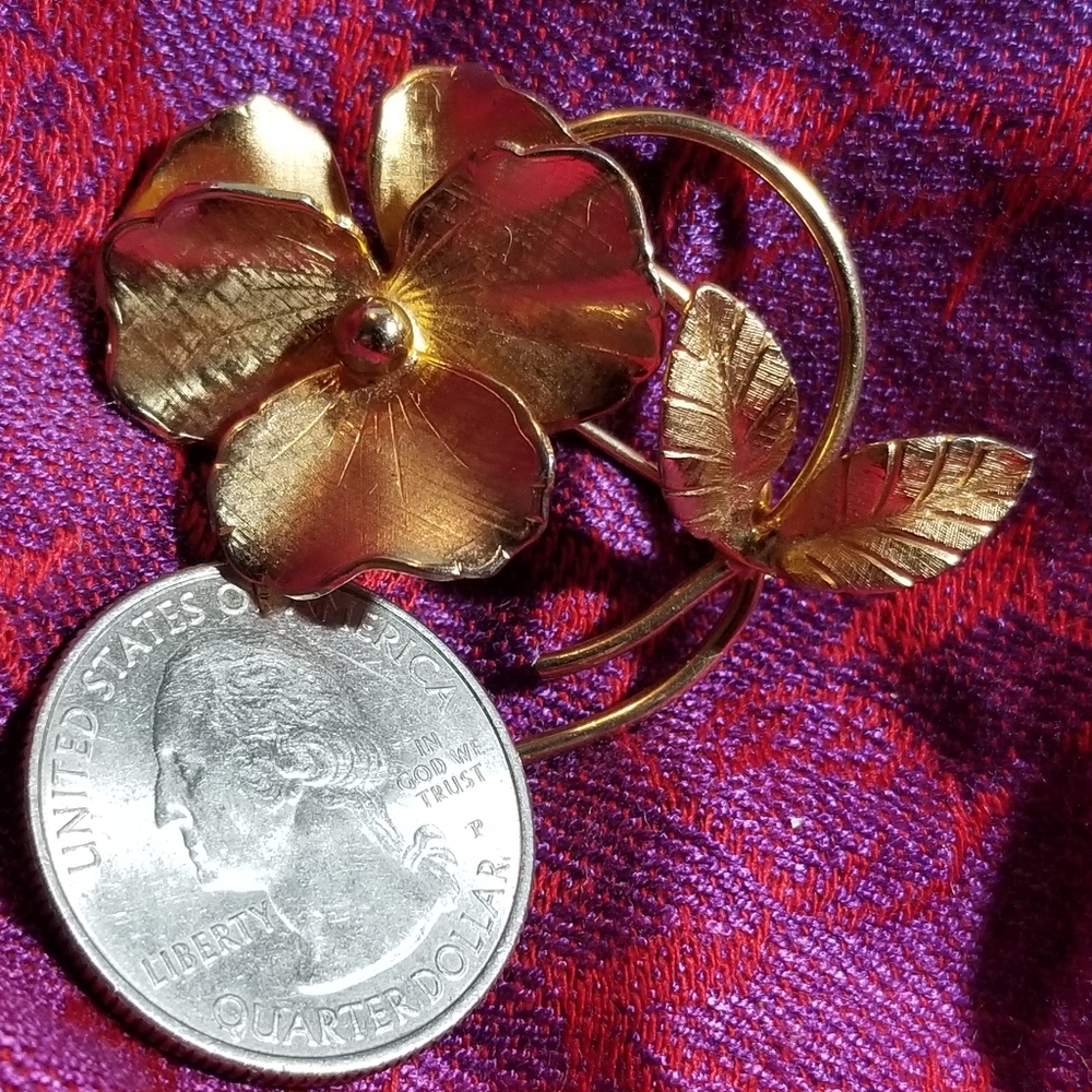 Relisted -Vintage Giovanni pansy brooch viola violet gold tone flower pin - Picture 5 of 11